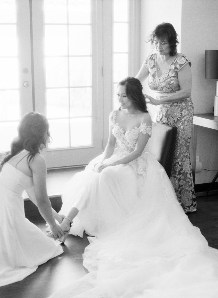 A bride getting ready with her sister and mother at her Saddlerock ranch wedding