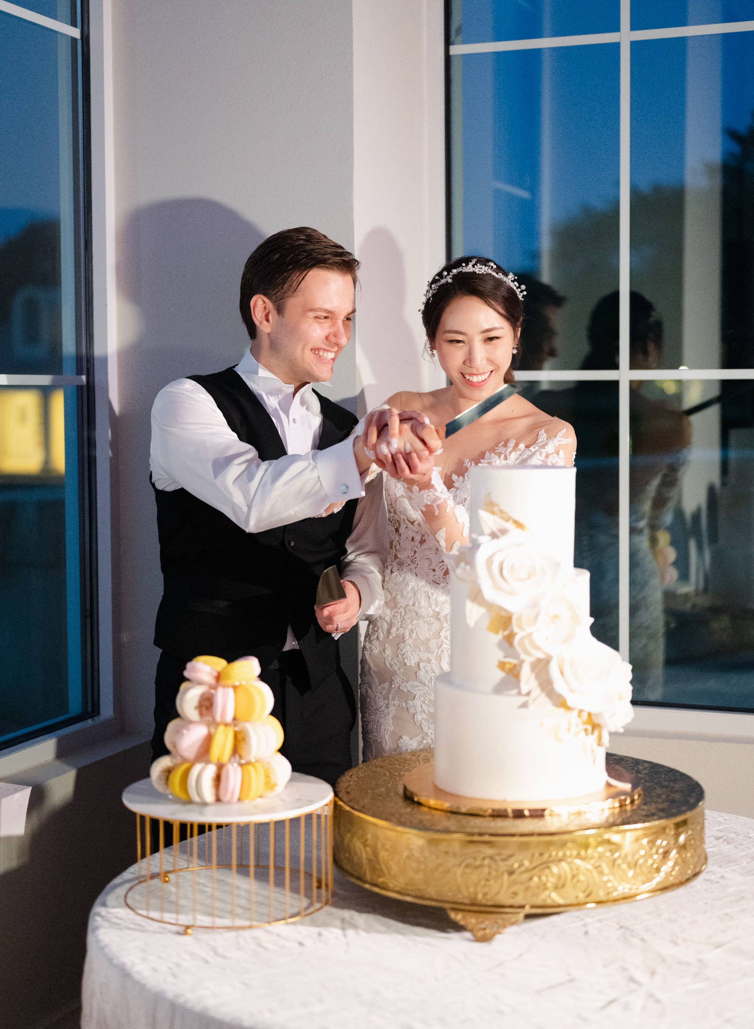 cutting cake captured by dallas wedding photographers